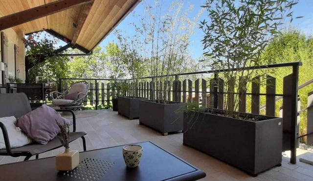 Annecy le vieux, ideally located, comfortable 2-room apartment, terrace and garden.