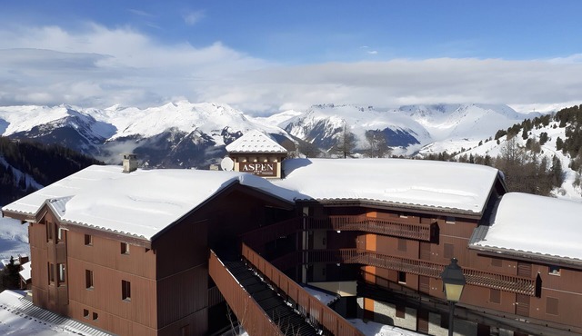 Apartment "Résidence Aspen" in the Alps with Mountain View, Ski-in/Ski-out, Garage, Pool