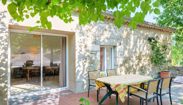 Apartment "Gîte Le Mûrier Shared Pool" with Mountain View, Wi-Fi and Air Conditioning