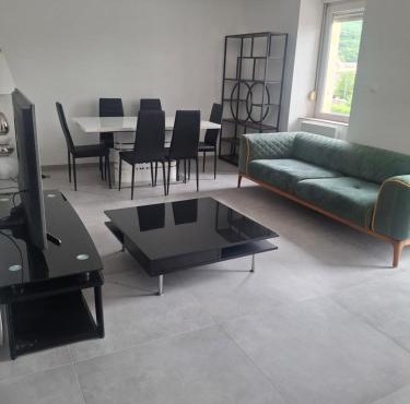 Appartement neuf avec terrasse et jardin