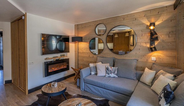 Appartement rénové au centre de La Tania avec parking - FR-1-568-47