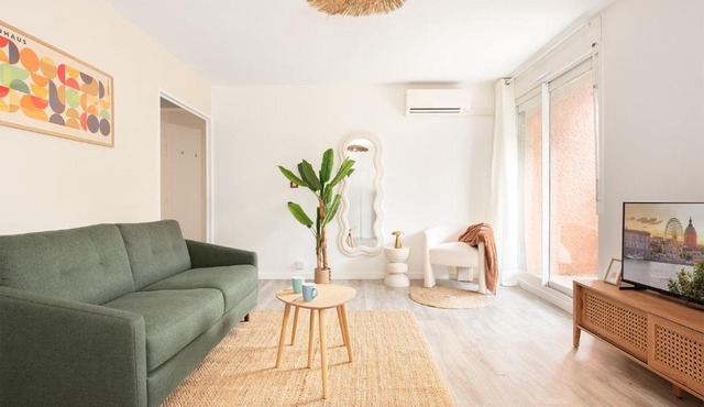 Appartement with terrace, AC - climatisation- parking- Blagnac, 5min Airport & AIRBUS