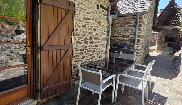 Auvergne country house "La maison du Cantou
