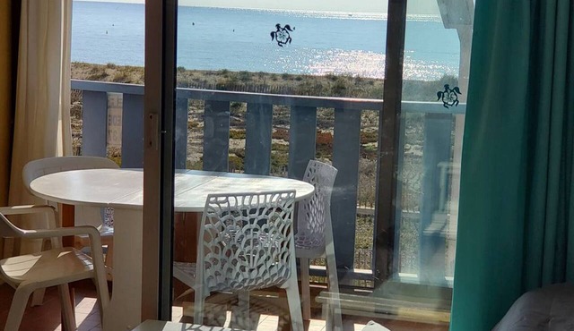 Beachfront Apartment for 4 with Parking & Sea Views - Le Barcarès