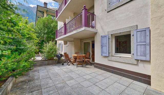 Beaujolais Res Villa Vallet Central Chamonix *large terrace* Perfect for friends & groups
