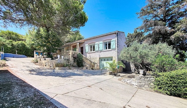 Beautiful home in Aramon