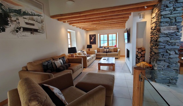 Beautiful, spacious chalet, with garden and bike room