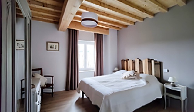 Bed and Breakfast 'Chambre Bois' with Shared Pool, Shared Terrace and Shared Garden