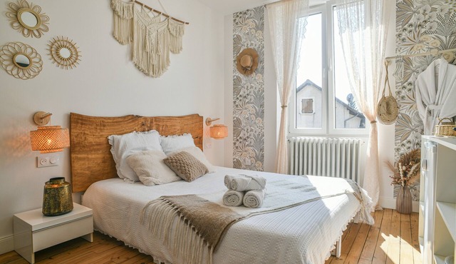 Boho Room with Garden and Private Jacuzzi