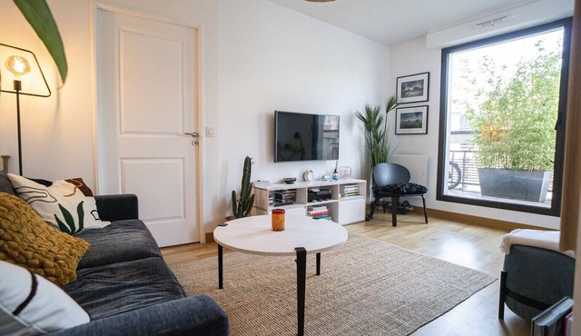 Bright 37m² For 2 With Balcony In heart of Paris!