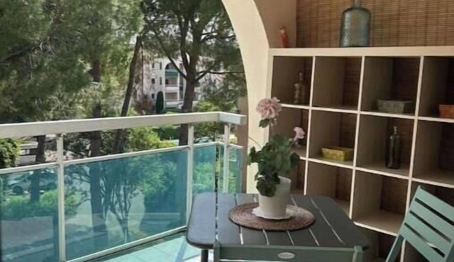 Bright apartment with pool, terrace and parking near the Beaux-Arts