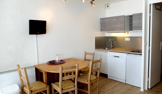 Bright studio near the slopes with balcony, pets allowed