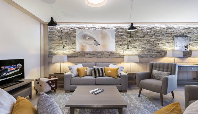 Central Courchevel apartment with garage