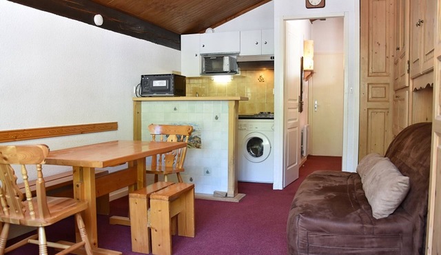 Central studio with parking, 3rd floor, 4 ppl