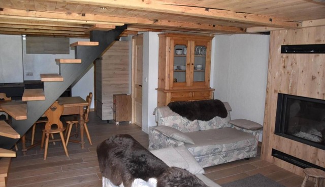 Chalet, 200m from resort center, fireplace or stove, tv, 62m², Pralognan-la-Vanoise