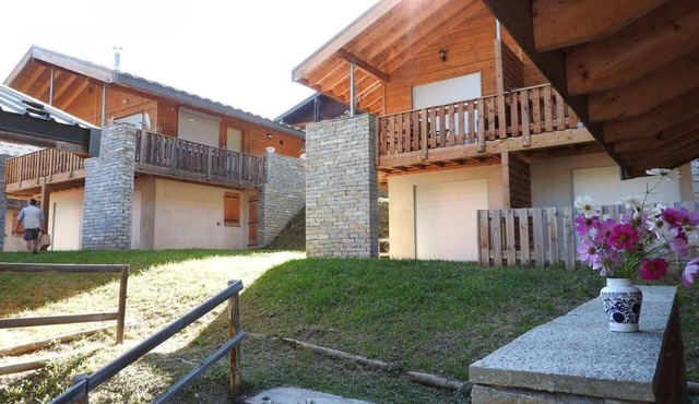 Chalet, 300m from resort center, Ground floor, balcony, parking, tv, ski locker, 45m², La Norma