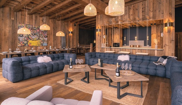 Chalet des Amis in Meribel with swimming pool
