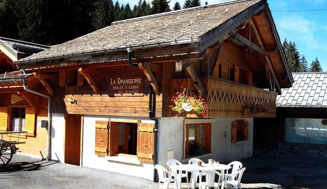 Chalet La Grangerie: Mountain Charm, Nature & Hiking – 7 Guests