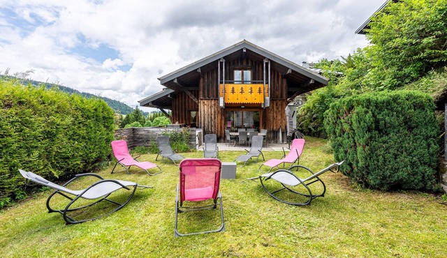 Chalet 'La Rose Des Vents 8-9 Pers' with Mountain View and Balcony