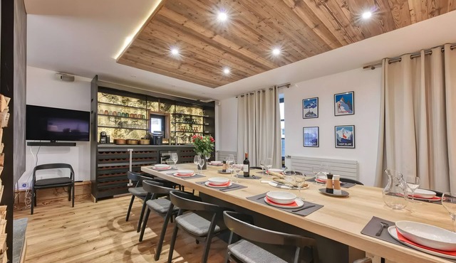 Chalet 'Le Marti' with Mountain View, Wi-Fi and Air Conditioning