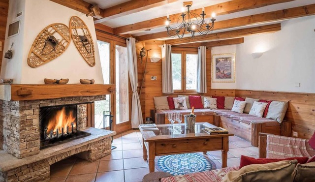 Chalet, terrace, fireplace or stove, parking, tv, ski locker, 165m², La Tania