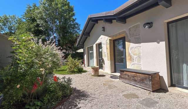 Charming house between mountain and lac near Geneva.