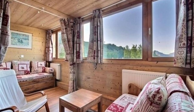 Charming renovated apartment, 4 ppl, ski-in/ski-out, close to shops