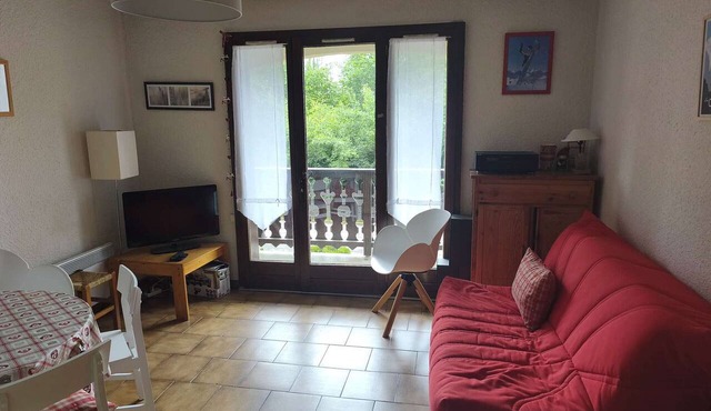 Charming Studio for 4 with Washer, Ski-in/out, Near Center