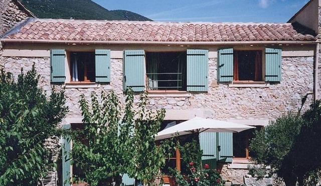 Charming stone Bergerie at the foot of Mont Ventoux with swimming pool. Toulourenc