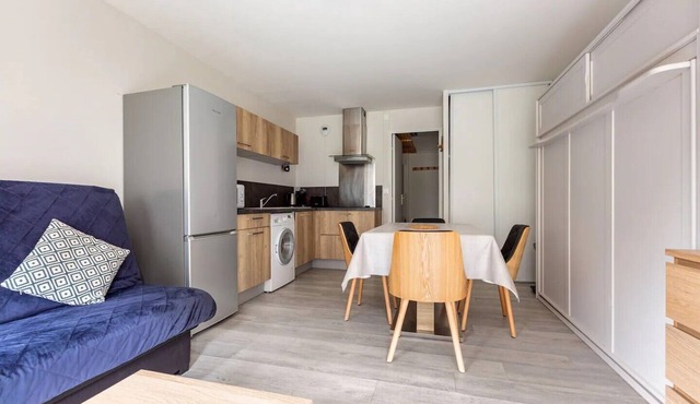 Charming studio - balcony - facing the cable car - WIFI