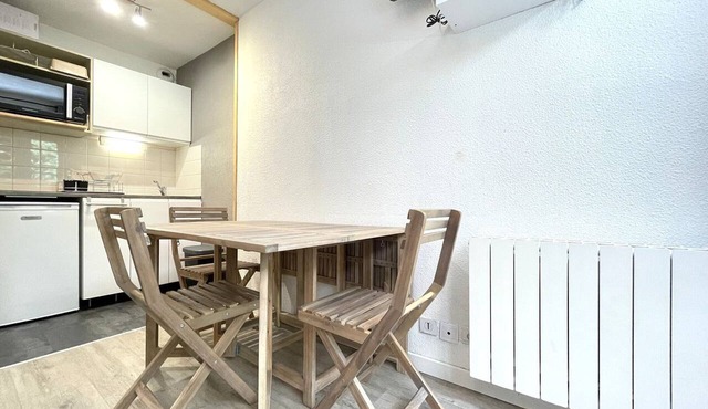 Charming Studio for 4 in Resort Center, Steps from Slopes
