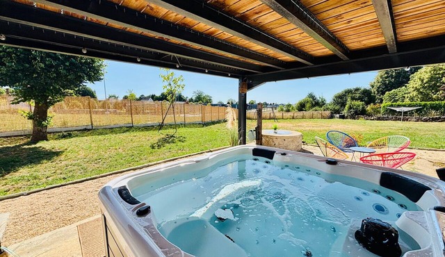 Chez Coco – 4-Star Family Home with Jacuzzi & Games in Cantal