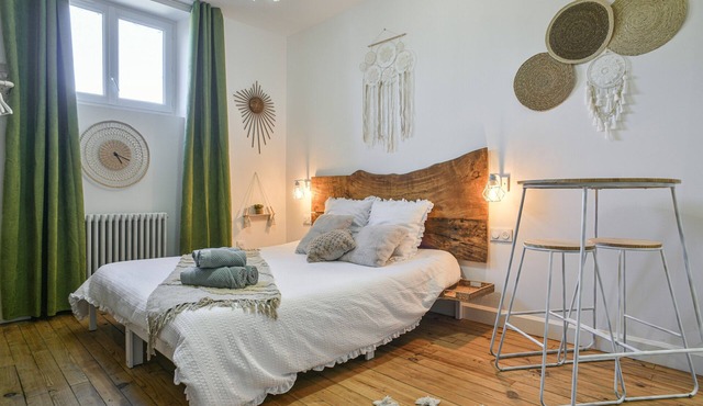 Cocoon Room with Garden and Private Jacuzzi