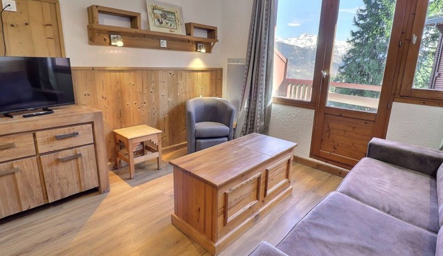 Comfortable 2-room, ski-in, close to shops, 4 pers, balcony, TV