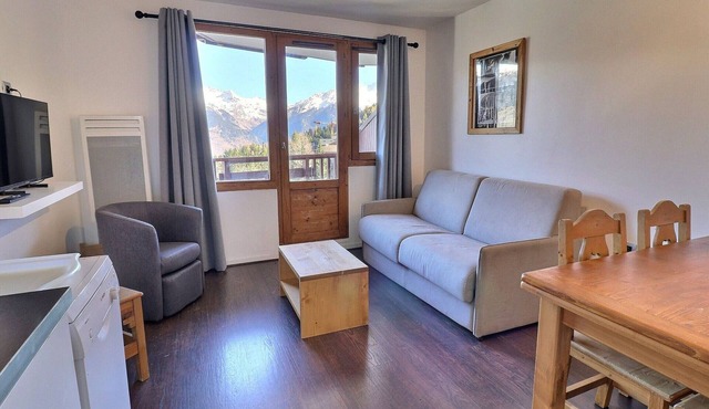 Comfortable 2 Rooms, Ski-In Ski-Out, Close to Shops, 4 Pers