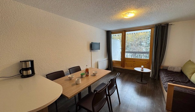 Comfortable studio near slopes with bunk beds & parking