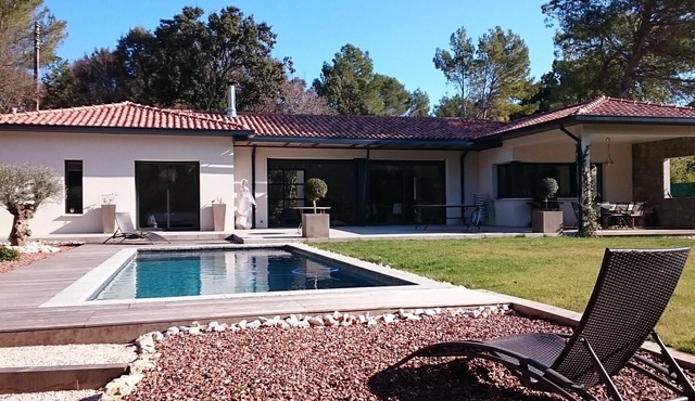 Contemporary villa with swimming pool in a wooded park near Montpellier
