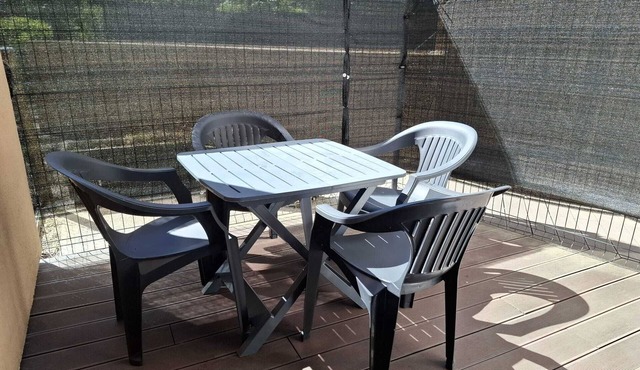 Cosy, bright 33m2 studio apartment, fully renovated, offering quiet comfort and high-speed Wi-Fi.