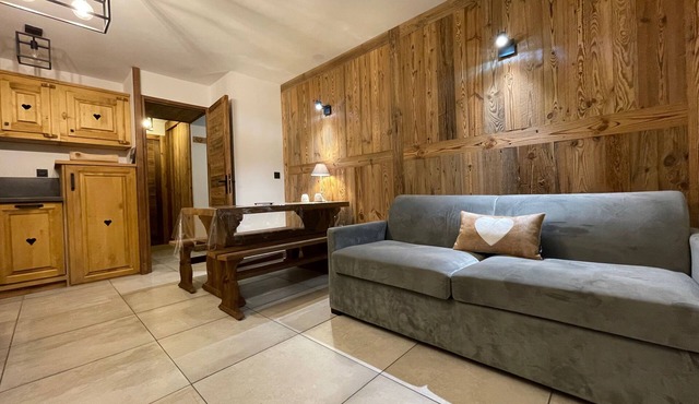 Cosy chalet-style apartment with pool at the foot of the slopes and panoramic vi