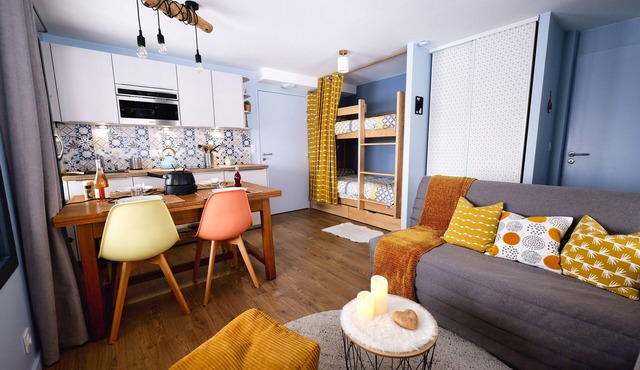Cosy chalet studio nestled among the fir trees, 70 m from the slopes