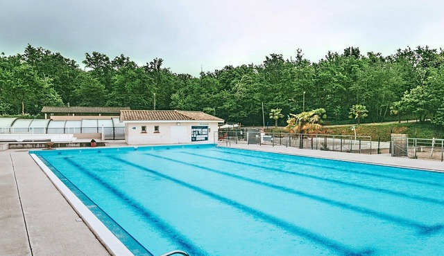 Cottage with Heated Pool in Monclar