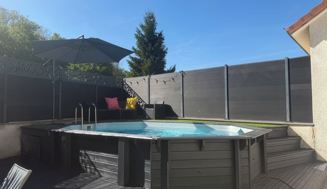 Country house with swimming pool, not overlooked