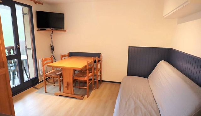 Cozy 4/5 Pers Apartment with Balcony, Pool Access & Close to Ski - 2 Stars