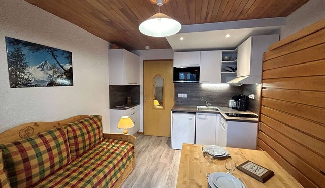 Cozy Studio for 2 near Slopes with Balcony, Ski Storage & Pet-Friendly in Méribel