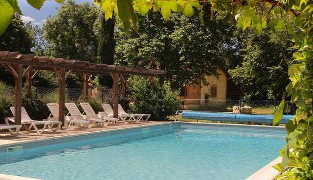 Domaine Roujos - Pastel: Authentic French Gîte with Pool Near Beaumont de Lomagne
