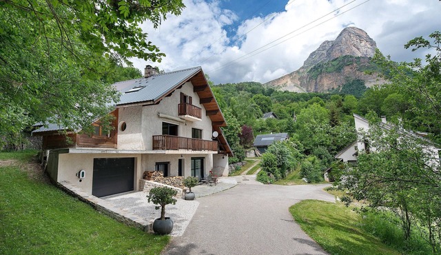 Duplex La Source Amélie Apartment: Mountain View, Private Terrace, Wi-Fi