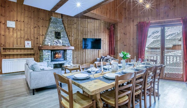 Duplex montagnard rustique avec cheminée, au vieux village de Val-d'Isère, au pied des pistes - FR-1-694-71