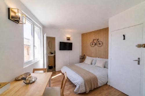 Escapade à deux en Provence, Adresse calme, centre à pied, Wifi, Climatisation et Parking gratuit à 50m