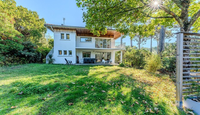Family Villa with 6 Bedrooms, Garden & Terrace, Between Beach and Port – Lège-Cap-Ferret
