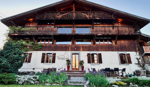 Ferme du Ciel,luxury Alpine Chalet with pool, hot tub, sauna & spectacular views
